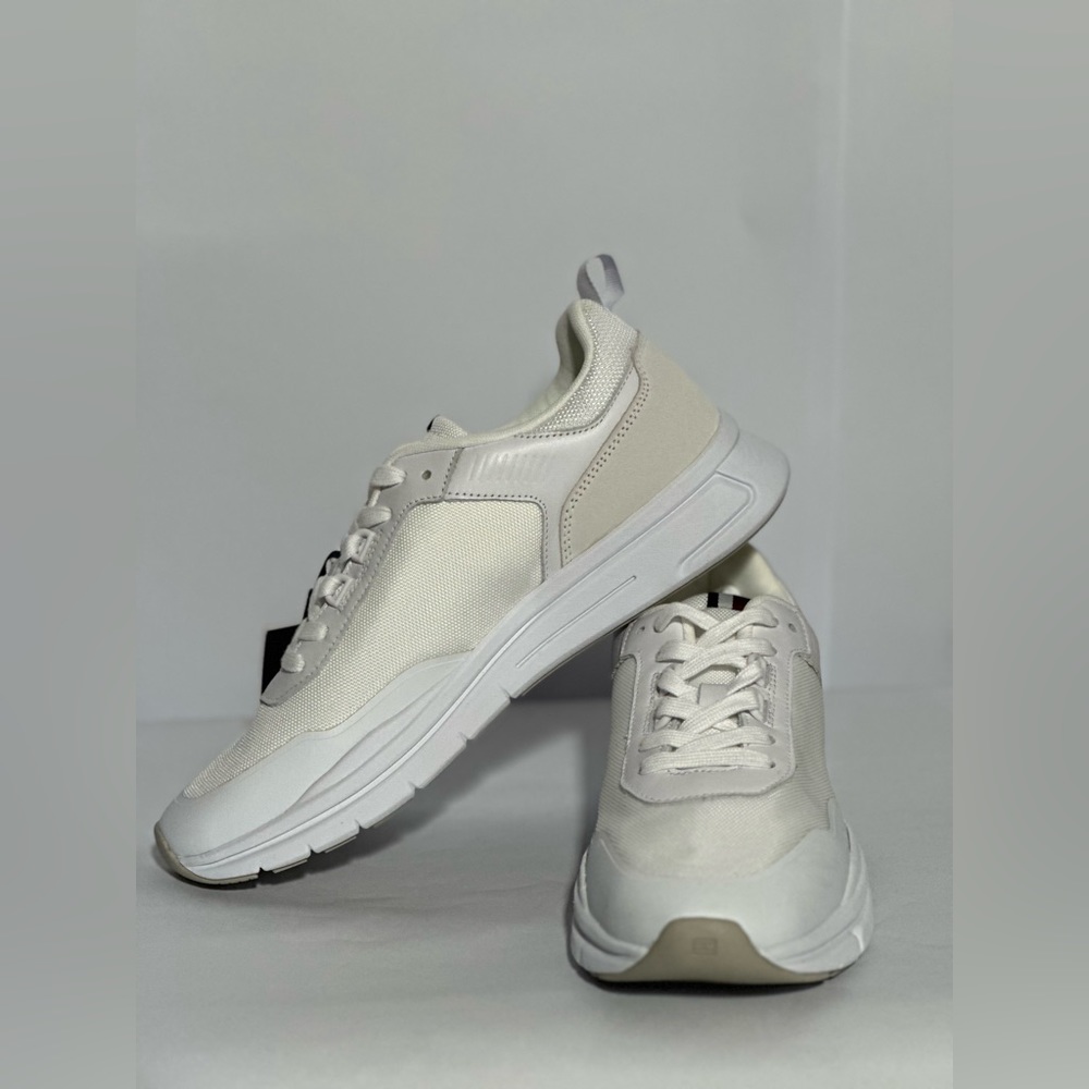 NWT New Tommy Hilfiger STREAMLINED Sneakers!!!